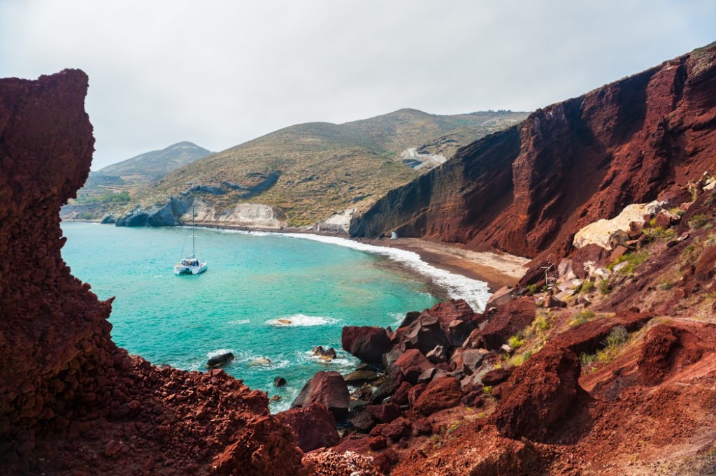 Santorini-Red-Beach-1050x699